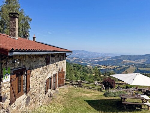 Gîte confortable au cœur du Pilat avec vue imprenable