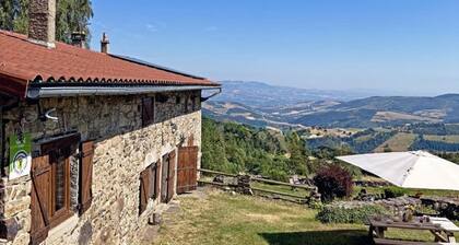 Gîte confortable au cœur du Pilat avec vue imprenable