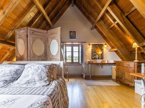 Desk, free WiFi, bed sheets - Charming stone house with garden, ideal for couple (Gavray-sur-Sienne)