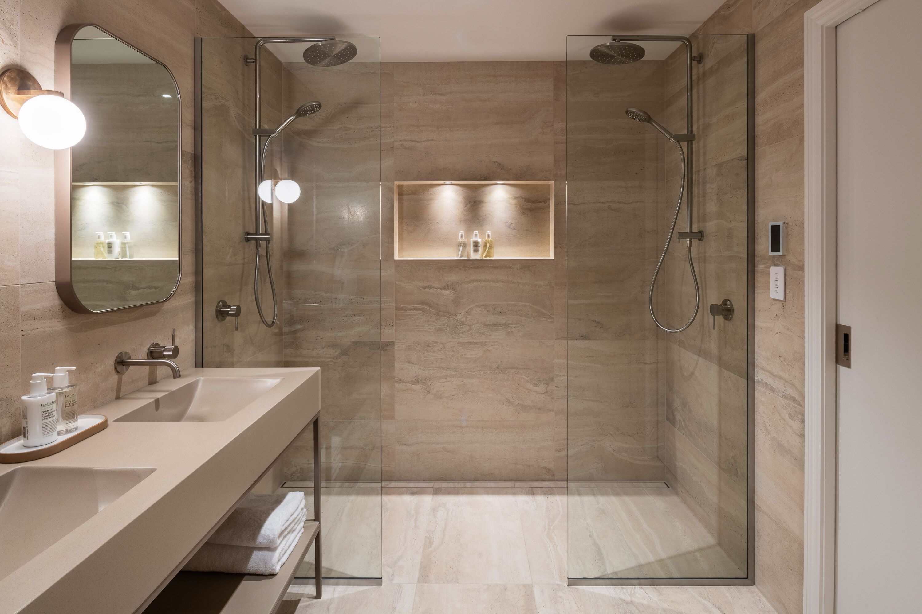 Superior Suite | Bathroom | Hair dryer, bathrobes, slippers, towels