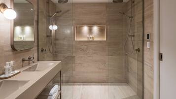 Superior Suite | Bathroom | Hair dryer, bathrobes, slippers, towels