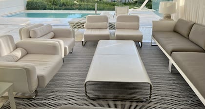 Apartamento de Lujo con Piscina y Playa. Preciosa Puesta de sol