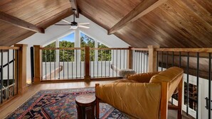 Interior - Canyon Grove - Secluded lake retreat (Garfield)