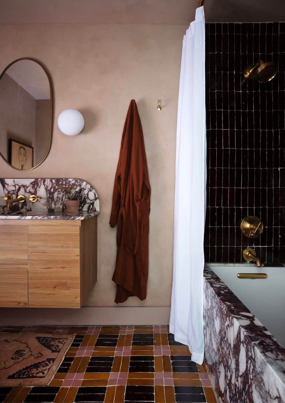 Shower, hair dryer, towels, shampoo
