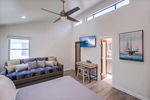 3 habitaciones, escritorio, tabla de planchar con plancha y wifi gratis 