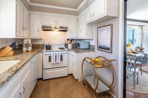 Fridge, microwave, oven, stovetop - SeaCliff - Surfrider - Leadbetter Cove Views (Santa Barbara)