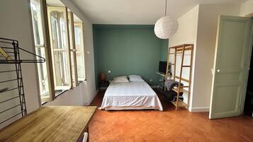 4 slaapkamers, een bureau, wifi, beddengoed