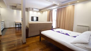 Elite Studio | In-room safe