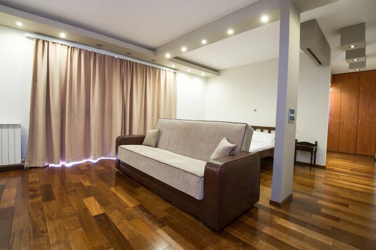 Elite Studio | In-room safe