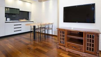 Studio Elite | Két bảo mật tại phòng, truy cập Internet tốc độ cao (có dây) miễn phí