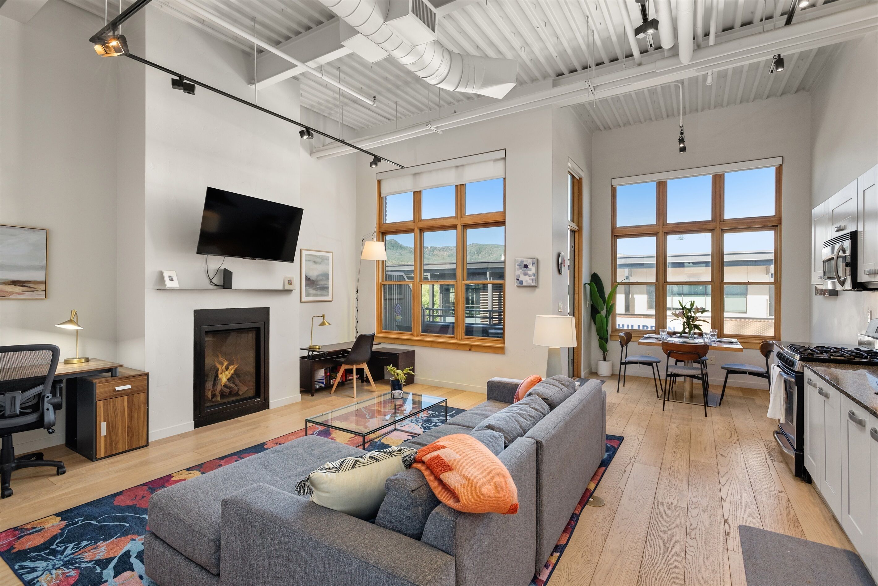 Skyline Terrace | Rooftop Deck, 2 Desks, A/C!