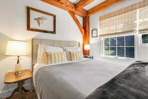 1 slaapkamer, een bureau, wifi, beddengoed