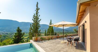 Kipseli Villa, Overlooking Vassiliki bay