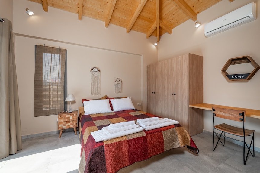Kipseli Villa, Overlooking Vassiliki Bay - Lefkada