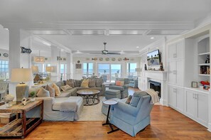 TV connectée, jeux vidéo, baby-foot, table de tennis de table