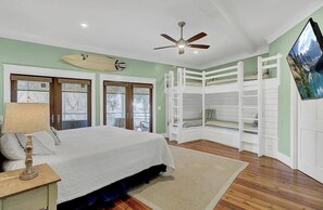 5 Schlafzimmer, Schreibtisch, Bügeleisen/Bügelbrett, kostenloses WLAN