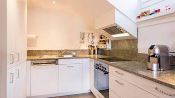 Kühlschrank, Ofen, Herdplatte, Geschirrspüler