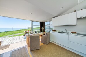 Fridge, stovetop, dishwasher, coffee/tea maker - The Billy Shed  - sleeps 5 guests  in 3 bedrooms (Bridport)