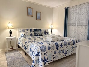 2 bedrooms, desk, Internet, wheelchair access