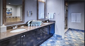 Whirlpool, Haartrockner, Handtücher, Seife