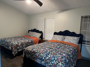3 bedrooms, iron/ironing board, WiFi, bed sheets