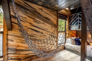 5 bedrooms, desk, iron/ironing board, free WiFi