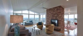 Vino Vista - Mid-Century Stunning Views w Deck