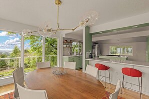 Dining - Vino Vista - Mid-Century Stunning Views w Deck (Dundee)