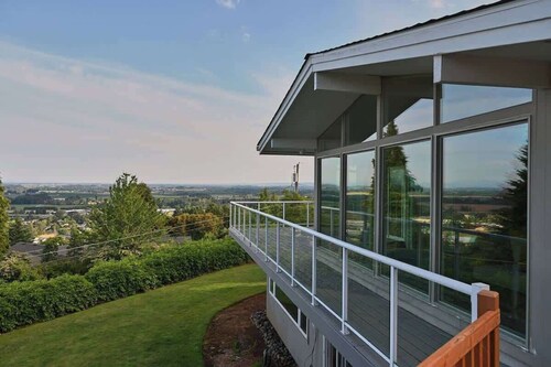 Vino Vista - Mid-Century Stunning Views w Deck