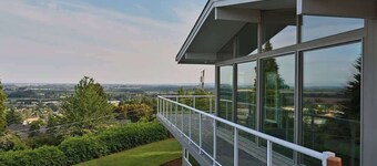 Vino Vista - Mid-Century Stunning Views w Deck