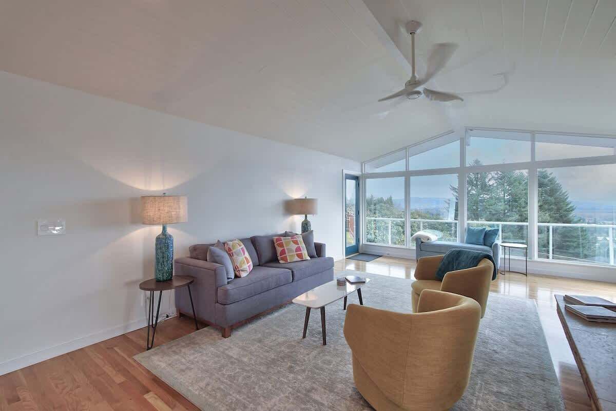 TV connectée, cheminée, espaces bureaux