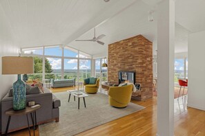 Smart TV, fireplace, offices