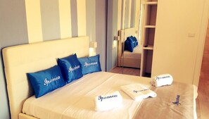 Minibar, coffres-forts dans les chambres, bureau