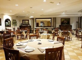 Desayuno completo gratuito y diario