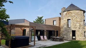 Outdoor dining - Le Moulin du Gwalarn (Hillion)