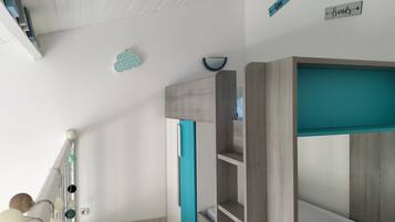 2 chambres, fer et planche Ă repasser