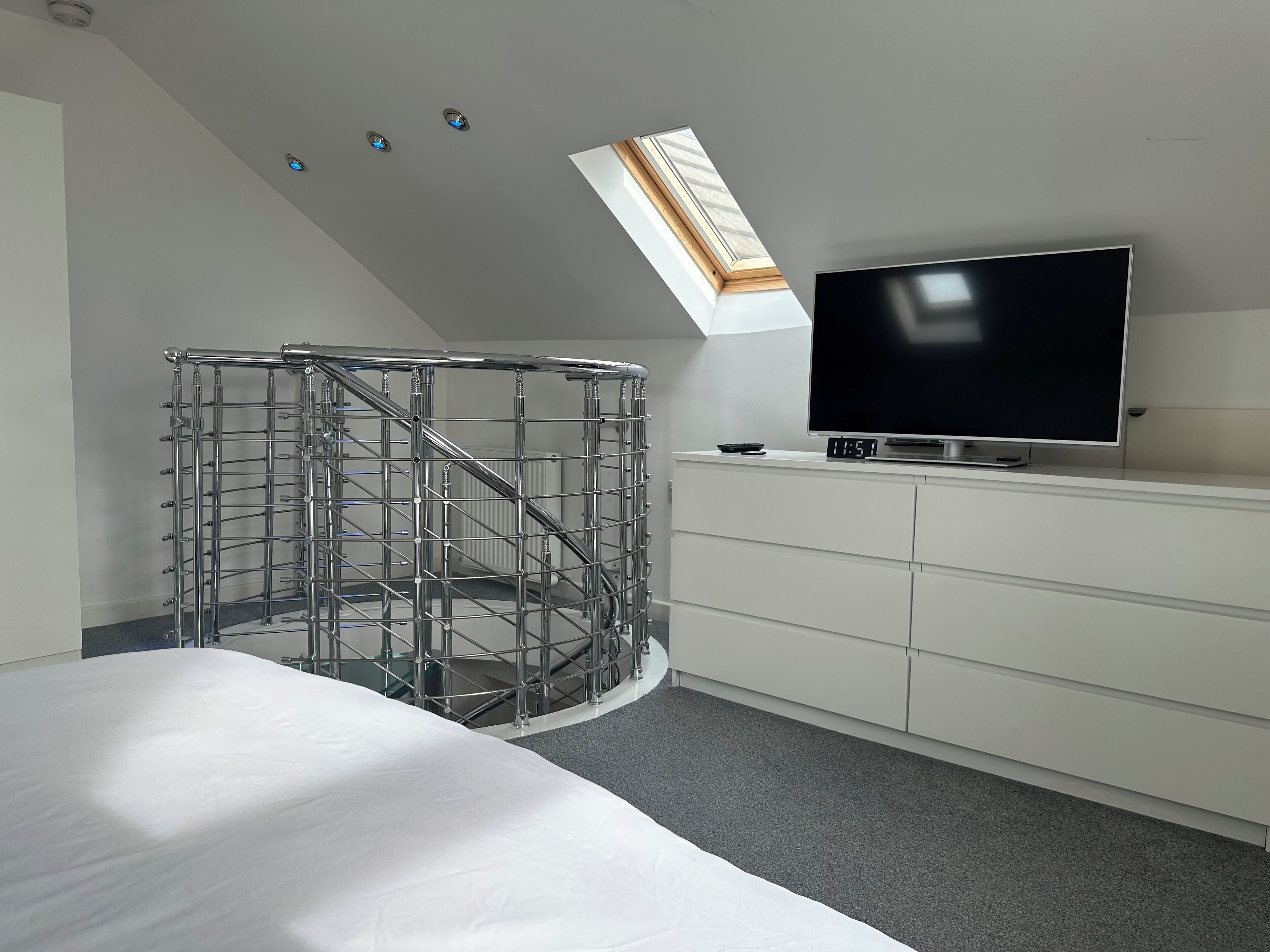 1 室のベッドルーム、デスク、アイロン / アイロン台、WiFi (無料)