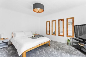 4 habitaciones, tabla de planchar con plancha, internet y ropa de cama 