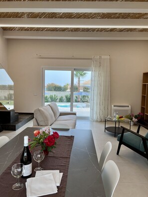 Dining - Villa MarePerla, an oasis of luxury and comfort in Donnalucata. Only 5 minutes from the sea.  (Donnalucata)