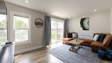 Smart TV, fireplace, video games
