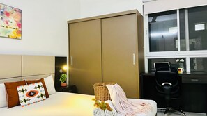 1 bedroom, desk, iron/ironing board, WiFi