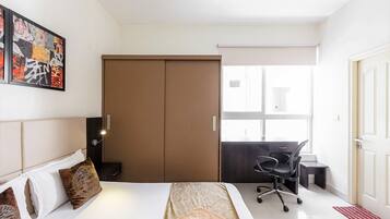 1 bedroom, desk, iron/ironing board, WiFi
