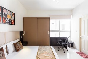 1 chambre, bureau, fer et planche à repasser, Wi-Fi