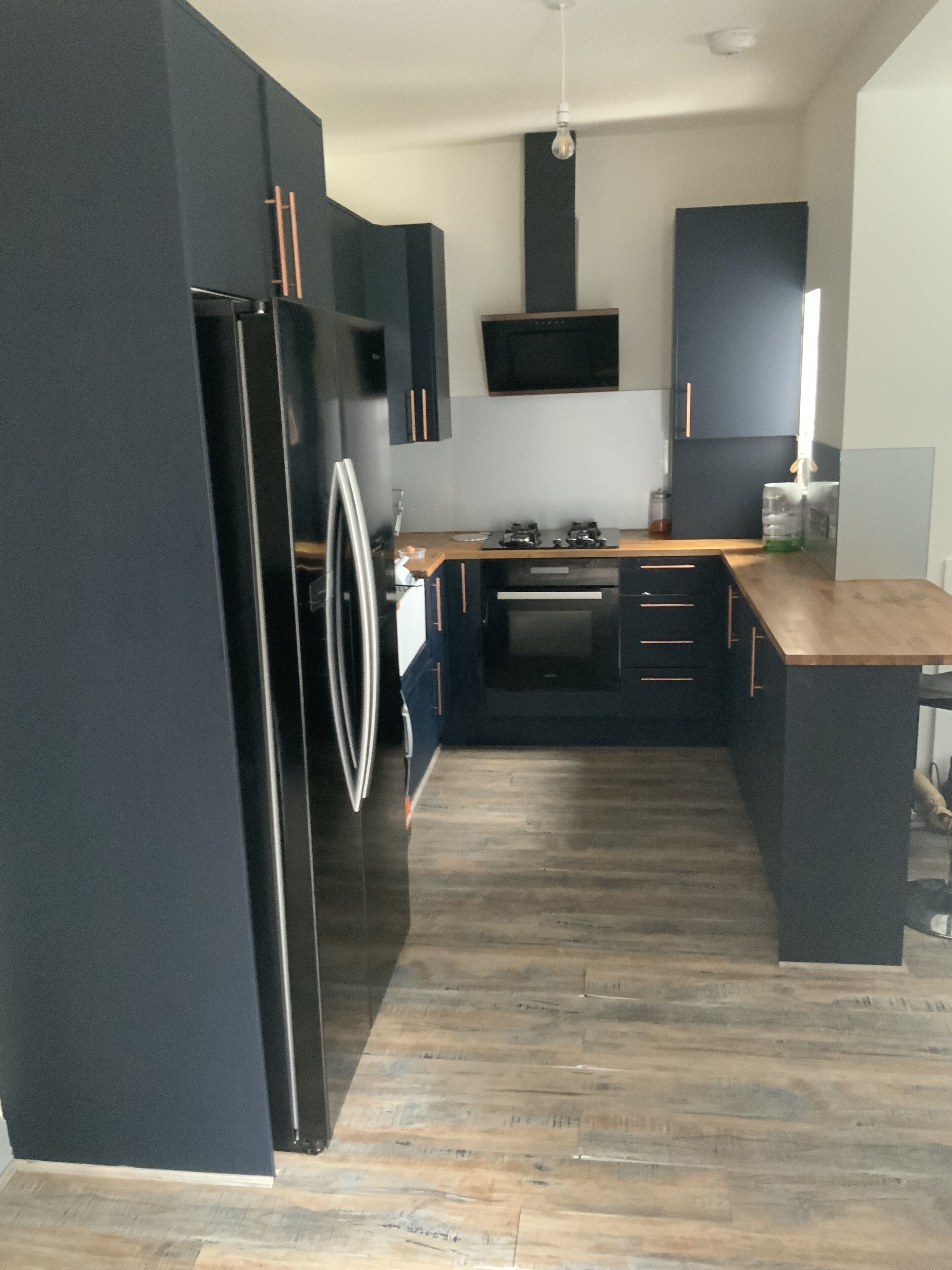 Refrigerador, horno, parrilla de estufa y tetera eléctrica 