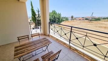 Comfort Apartment, 2 Bedrooms, Pool View | Terrace/patio