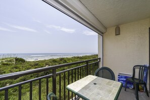 Outdoor dining - Cute 1 bedroom Oceanfront Condo in Saint Augustine, Fl (saint augustine)