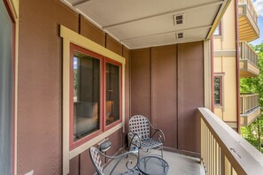 Property grounds - Private Balcony for Stunning Mountain Views & Close to Shops/Dining/Gondola! (Keystone)