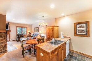 Interior - Private Balcony for Stunning Mountain Views & Close to Shops/Dining/Gondola! (Keystone)