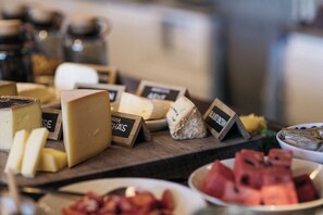 Desayuno bufé gratuito y diario