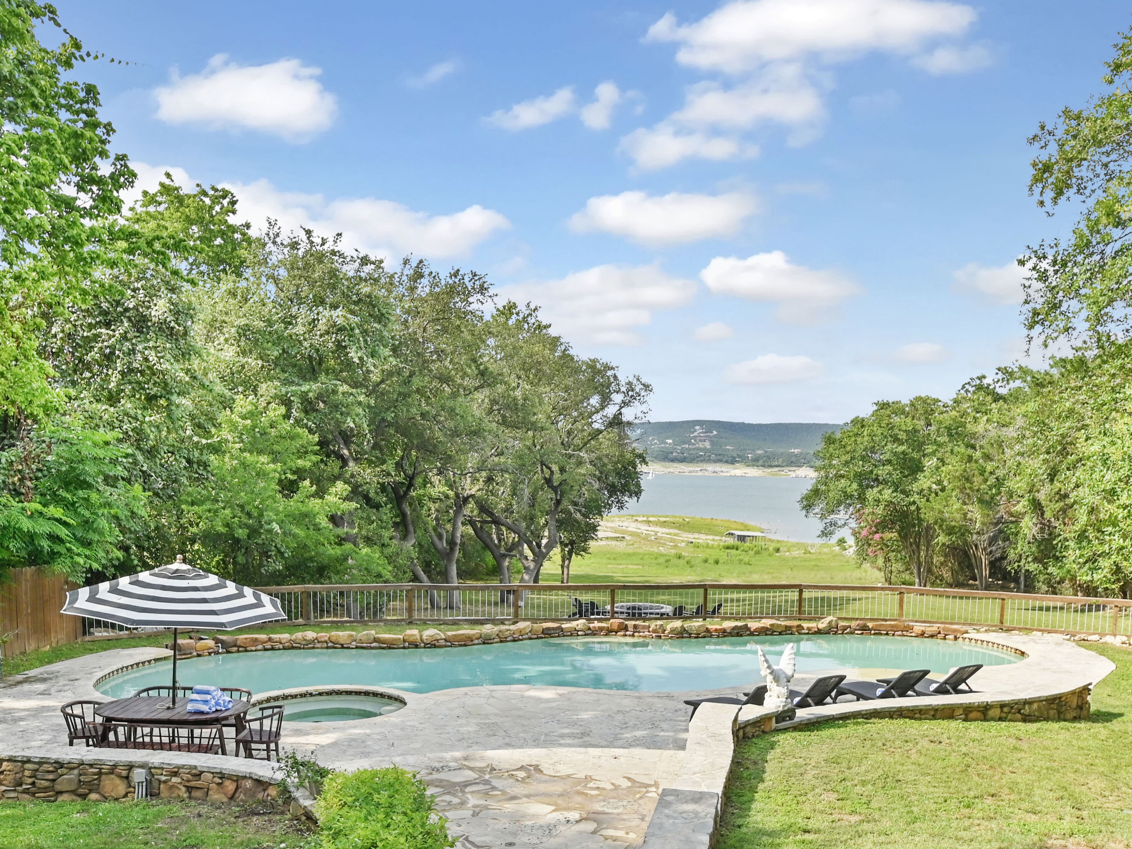 Fall Flash Fifteen*I Above Escape LTI Lakefront Lake TravisI Pool/SpaI Lg Gps